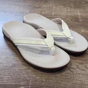 Vionic Tide II thong sandals size 8